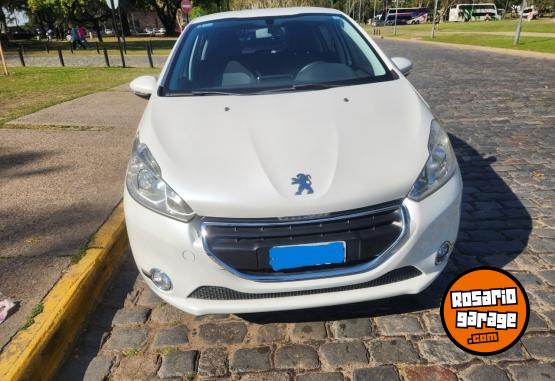 Autos - Peugeot 208 allure 1.5 touchscren 2014 Nafta 74000Km - En Venta