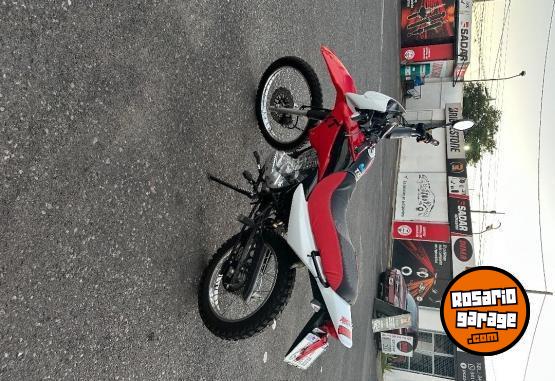 Motos - Corven Triax 2025 Nafta 1200Km - En Venta