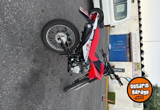 Motos - Corven Triax 2025 Nafta 1200Km - En Venta