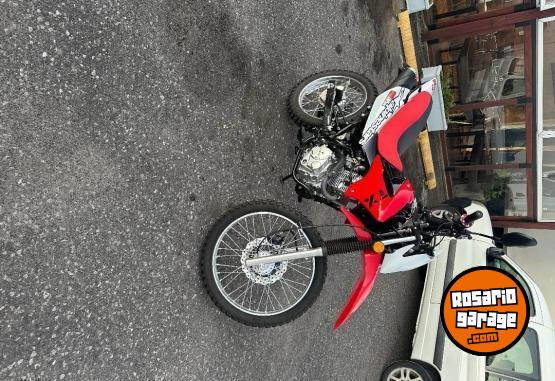 Motos - Corven Triax 2025 Nafta 1200Km - En Venta