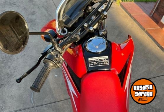 Motos - Honda Tornado 2022 Nafta 4300Km - En Venta