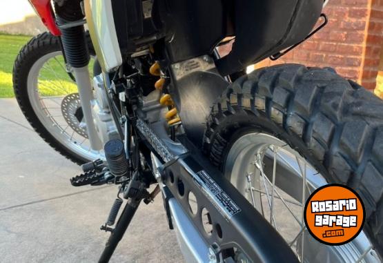 Motos - Honda Tornado 2022 Nafta 4300Km - En Venta