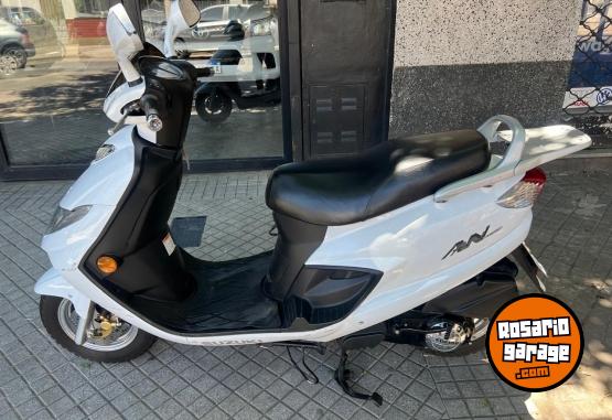 Motos - Suzuki AN 2017 Nafta 26000Km - En Venta