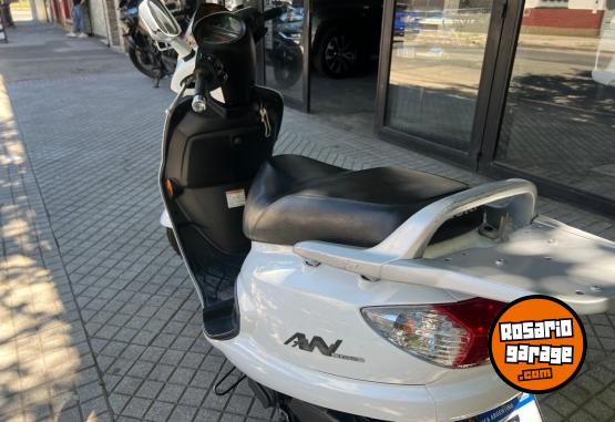 Motos - Suzuki AN 2017 Nafta 26000Km - En Venta