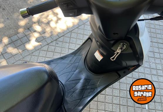 Motos - Suzuki AN 2017 Nafta 26000Km - En Venta