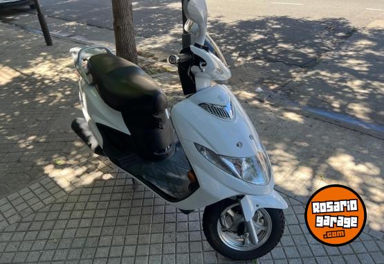 Motos - Suzuki AN 2017 Nafta 26000Km - En Venta