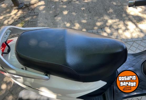 Motos - Suzuki AN 2017 Nafta 26000Km - En Venta