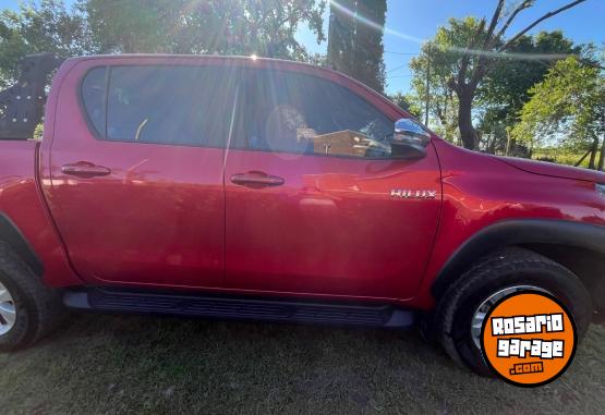 Camionetas - Toyota Hilux SRV 2019 Diesel 185000Km - En Venta