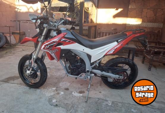 Motos - Corven TXR 250 2017 Nafta 11000Km - En Venta