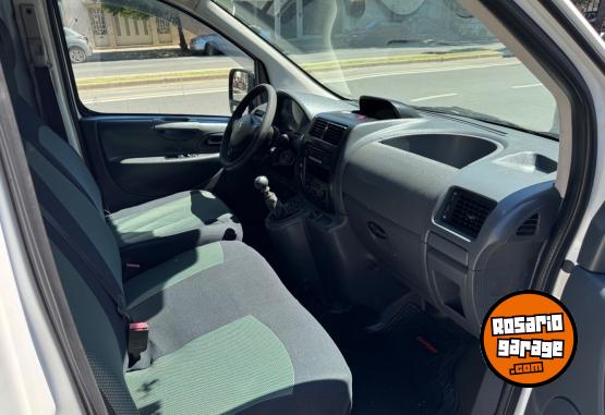 Utilitarios - Peugeot Expert 2014 Diesel 180000Km - En Venta