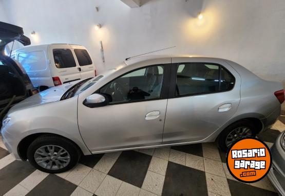 Autos - Renault Logan 2022 GNC 89000Km - En Venta