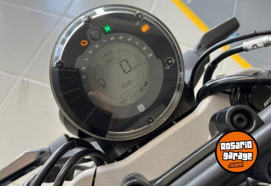 Motos - Husqvarna SVARTPILEN  200 2022 Nafta 9050Km - En Venta