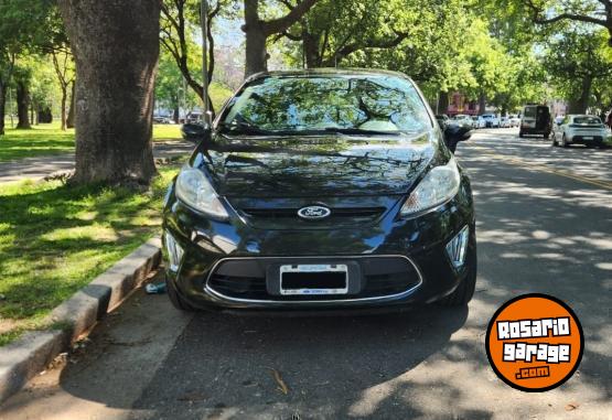 Autos - Ford Fiesta Titanium 2013 Nafta 130000Km - En Venta