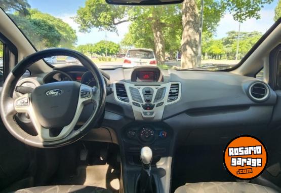 Autos - Ford Fiesta Titanium 2013 Nafta 130000Km - En Venta