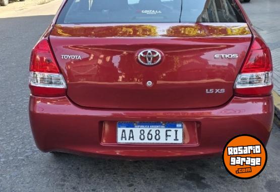 Autos - Toyota Etios 2016 Nafta 98000Km - En Venta