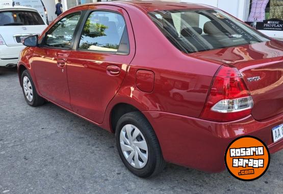 Autos - Toyota Etios 2016 Nafta 98000Km - En Venta