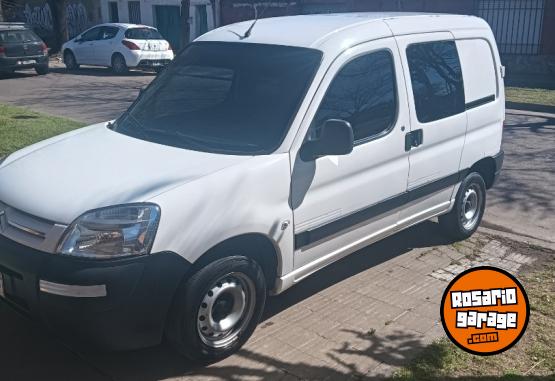 Utilitarios - Citroen Berlingo HDI mixta 2017 Diesel 113000Km - En Venta