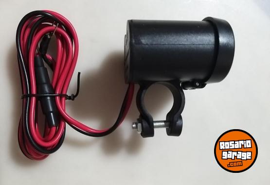 Accesorios para Motos - CARGADOR PARA MOTO CON PUERTO USB ENTRADA DE ENCENDEDOR - En Venta