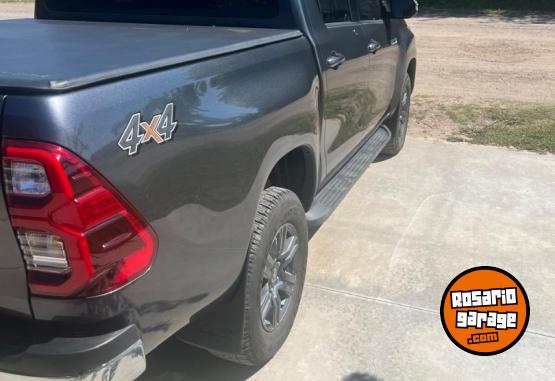 Camionetas - Toyota HILUX SRV 2024 Diesel 16500Km - En Venta