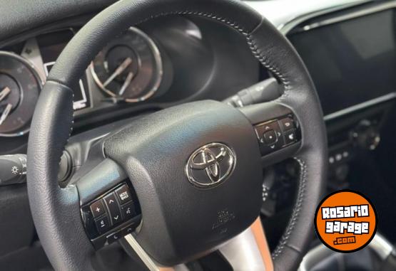 Camionetas - Toyota HILUX SRV 2024 Diesel 16500Km - En Venta
