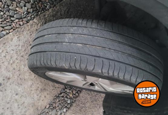 Accesorios para Autos - Cubiertas MICHELIN 215 55 R18 - En Venta