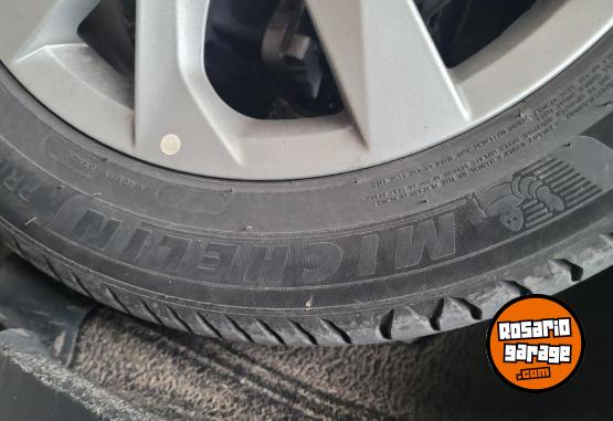 Accesorios para Autos - Cubiertas MICHELIN 215 55 R18 - En Venta