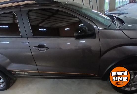 Autos - Fiat MOBI TREKKING 2024 Nafta 14000Km - En Venta