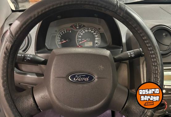 Autos - Ford Viral. 1.0 2011 Nafta 132000Km - En Venta