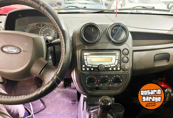 Autos - Ford Viral. 1.0 2011 Nafta 132000Km - En Venta