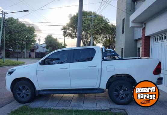 Camionetas - Toyota Hilux Srv automático 4x2 2024 Diesel 13400Km - En Venta