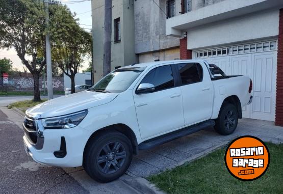 Camionetas - Toyota Hilux Srv automático 4x2 2024 Diesel 13400Km - En Venta
