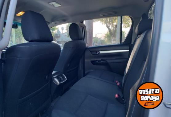 Camionetas - Toyota Hilux Srv automático 4x2 2024 Diesel 13400Km - En Venta