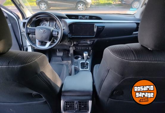 Camionetas - Toyota Hilux Srv automático 4x2 2024 Diesel 13400Km - En Venta