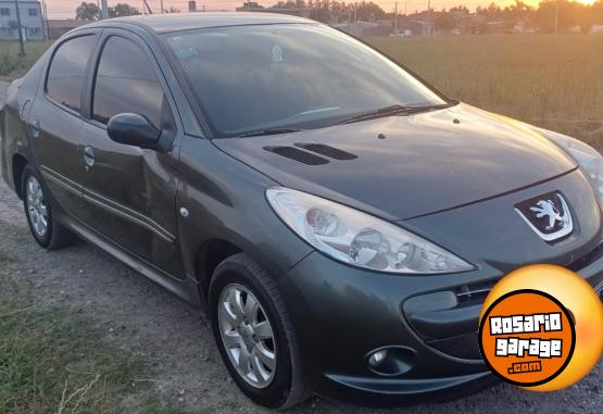 Autos - Peugeot 207 sedan 4 puertas 2013 Nafta 142000Km - En Venta