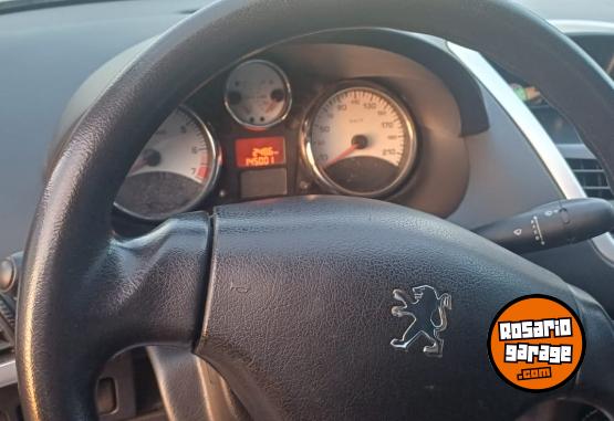 Autos - Peugeot 207 sedan 4 puertas 2013 Nafta 142000Km - En Venta