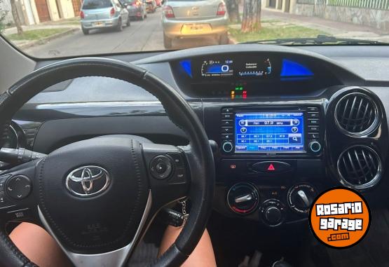 Autos - Toyota Ethios Platinum 5P 2017 Nafta 105000Km - En Venta