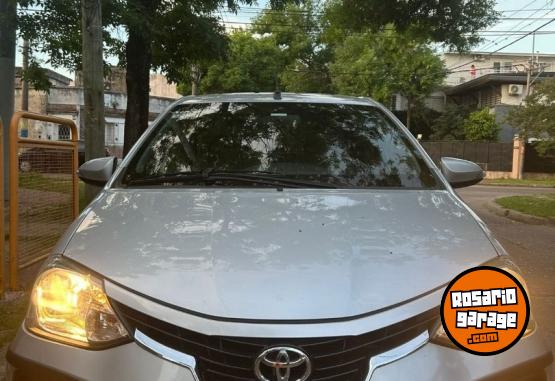 Autos - Toyota Ethios Platinum 5P 2017 Nafta 105000Km - En Venta