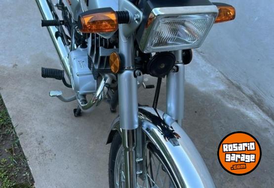 Motos - Suzuki AX 100 2024 Nafta 700Km - En Venta