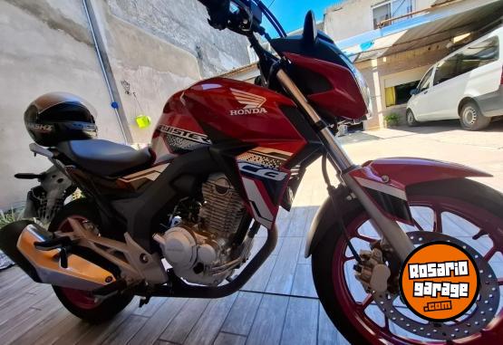 Motos - Honda twister 2022 Nafta 8100Km - En Venta