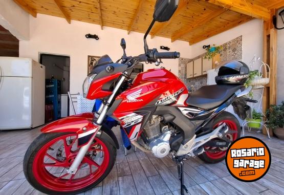 Motos - Honda twister 2022 Nafta 8100Km - En Venta