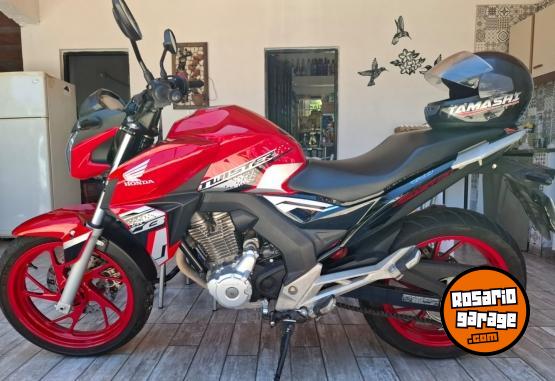 Motos - Honda twister 2022 Nafta 8100Km - En Venta