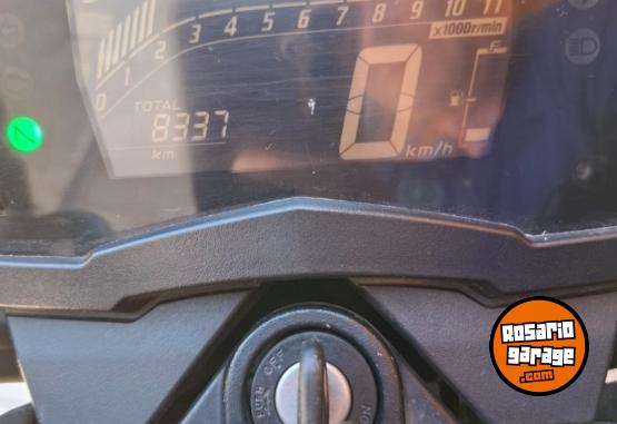 Motos - Honda twister 2022 Nafta 8100Km - En Venta