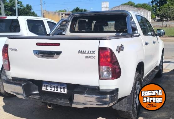 Camionetas - Toyota Hilux SRX 2020 Diesel 124000Km - En Venta