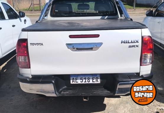 Camionetas - Toyota Hilux SRX 2020 Diesel 124000Km - En Venta