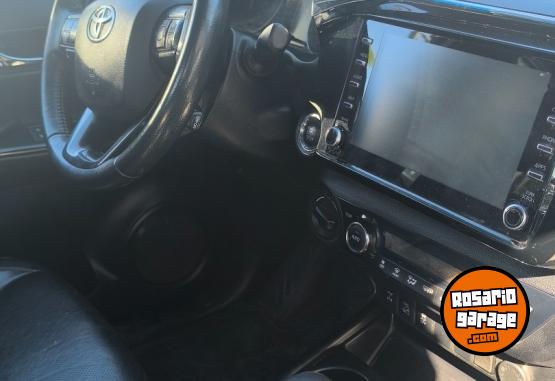 Camionetas - Toyota Hilux SRX 2020 Diesel 124000Km - En Venta