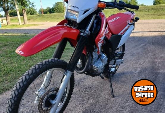 Motos - Honda TORNADO XR 250 2021 Nafta 11600Km - En Venta