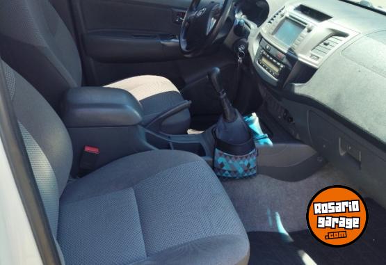 Camionetas - Toyota Hilux srv 4x2 2014 Diesel 243000Km - En Venta
