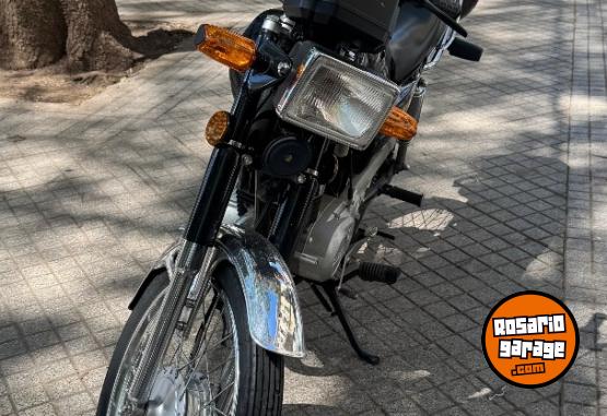 Motos - Suzuki Ax 100 2023 Nafta 9000Km - En Venta