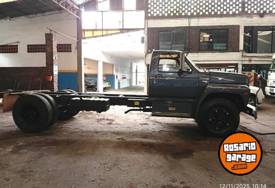 Camiones y Grúas - Ford - F 7000 - Chasis - Trompa De Plastico - 1985 - En Venta