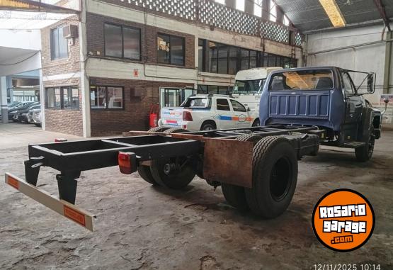 Camiones y Grúas - Ford - F 7000 - Chasis - Trompa De Plastico - 1985 - En Venta